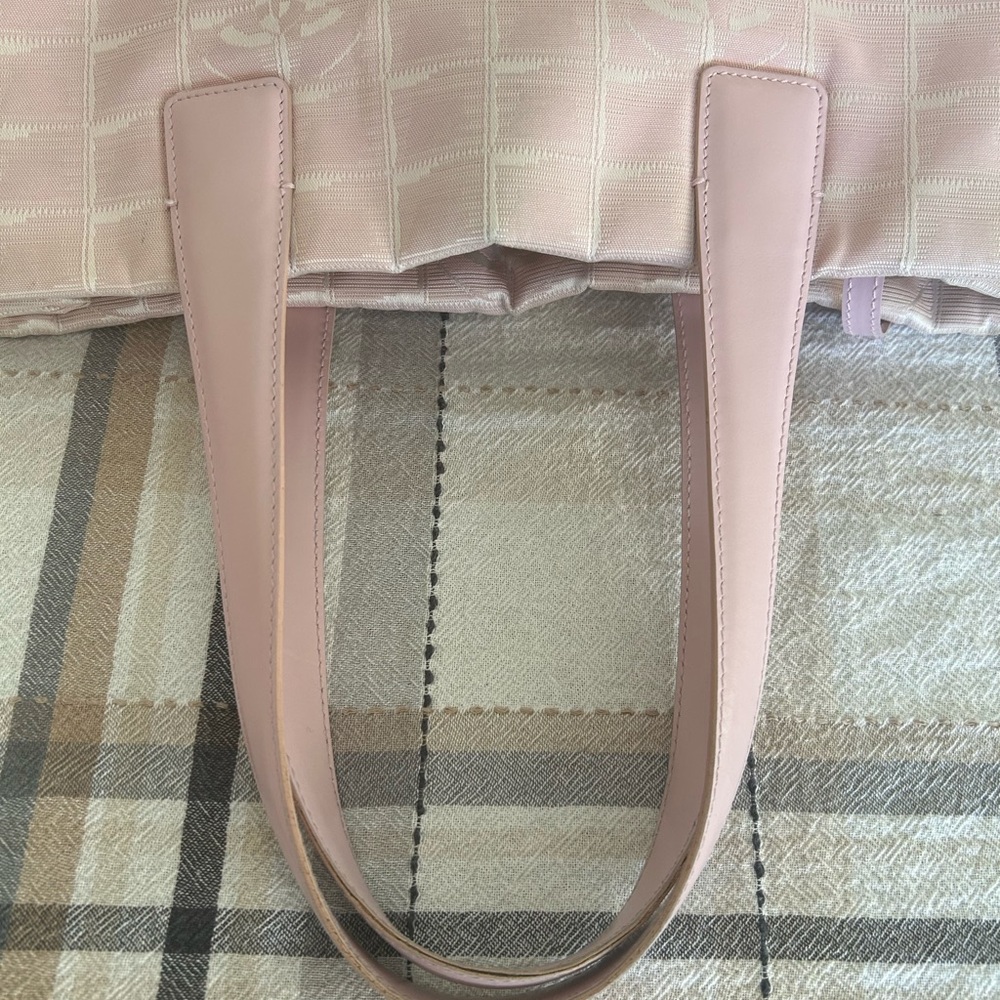 Chanel Light Pink Tote Bag- CC Logo - Picture 15 of 16
